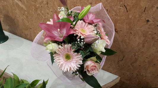 Mazzo "Armonia in Rosa" con Gigli e Gerbere