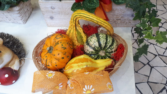 Cesto Autunnale Decorativo con Zucche Ornamentali