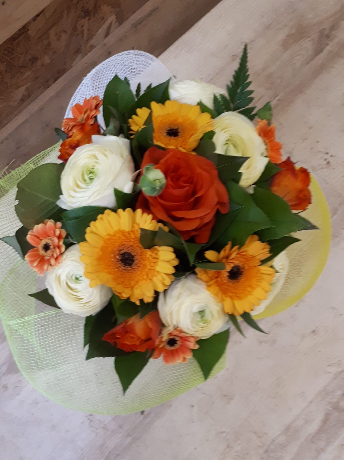 Bouquet di Fiori "Raggio di Sole" con Gerbere Arancioni e Ranuncoli