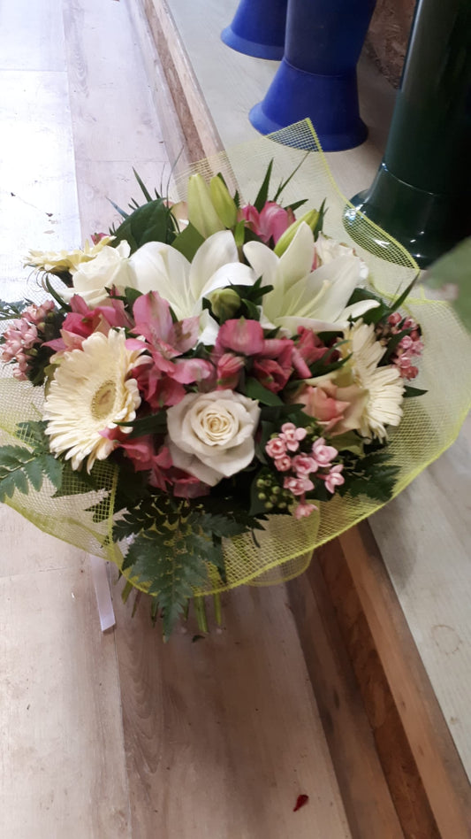 Bouquet Delicato "Armonia" con Gigli, Rose e Gerbere