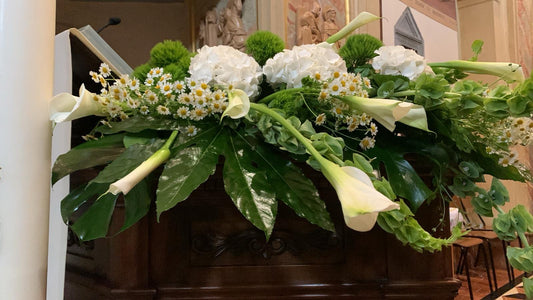 Composizione Elegante per Cerimonie "Pace" con Calle e Ortensie Bianche